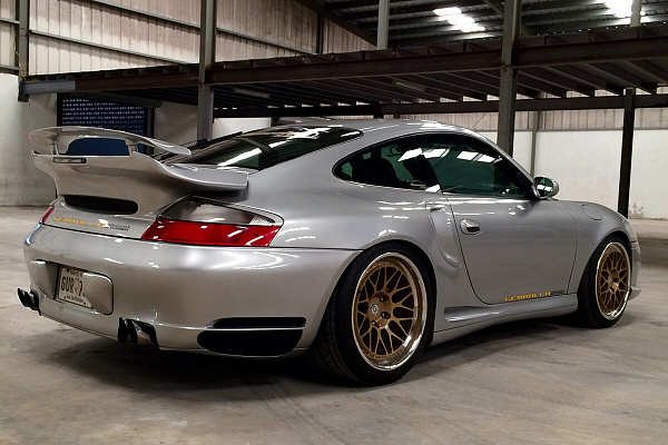 Фото дисков HRE 300 Глянцевое темное золото на Porsche 911 V