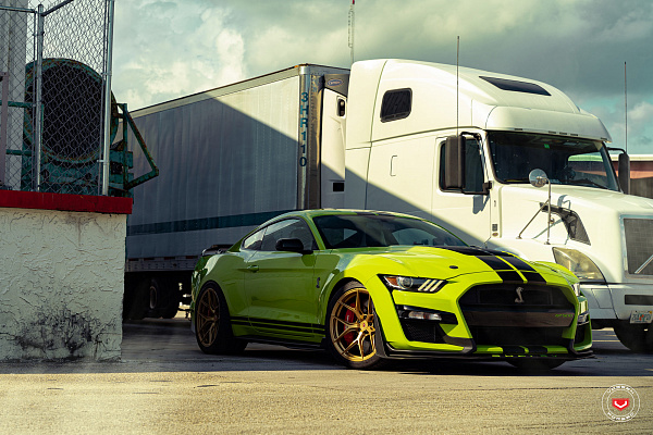 Фото дисков Vossen S21-01 Сатиновое золото на Ford Mustang VI