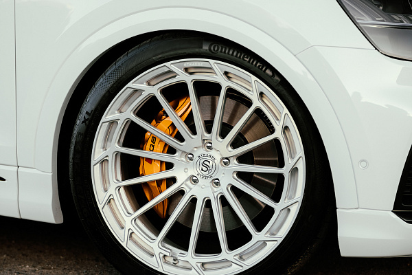 Фото дисков Strasse Wheels SV15FF Deep Concave Duoblock Глянцевый лак на Audi Q8