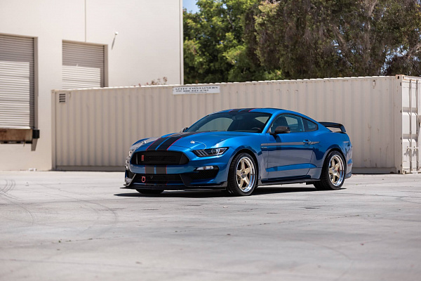Фото дисков HRE C105 Глянцевое золото на Ford Mustang VI