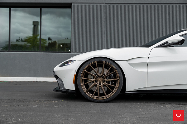 Фото дисков Vossen HF-4T Сатиновая бронза на Aston Martin Vantage 4