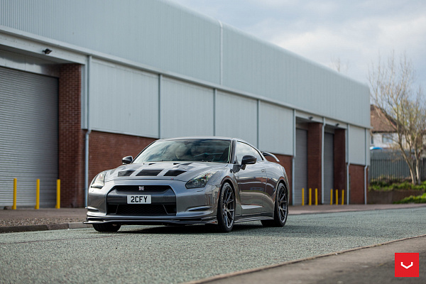 Фото дисков Vossen VFS-6 Глянцевый графит на Nissan GT-R