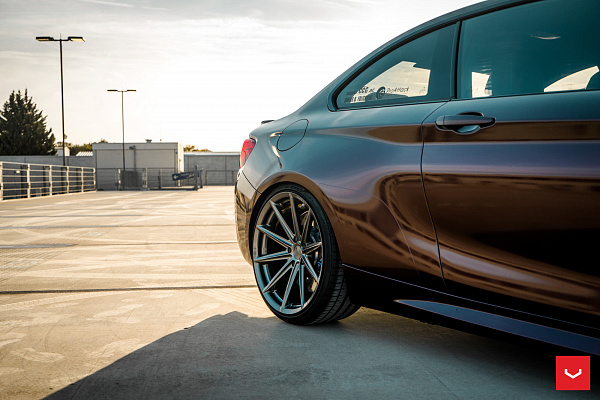 Фото дисков Vossen VFS-10 Глянцевый графит на BMW 2/M2 (F22/F87)