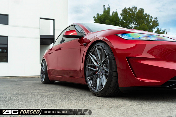 Фото дисков BC Forged HCA675 Сатиновый тонированный лак на Tesla Model 3