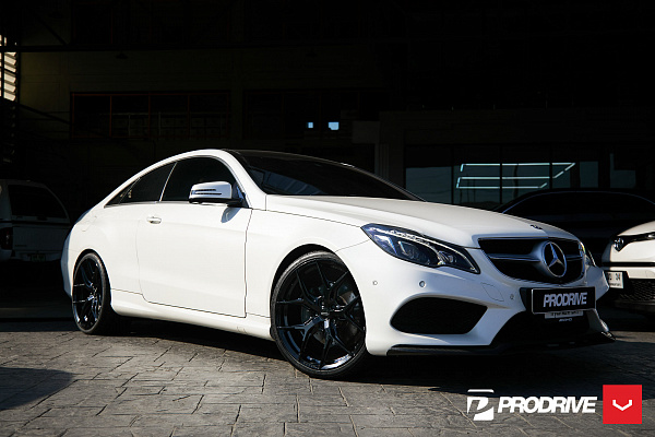 Фото дисков Vossen HF-5 Черный глянец на Mercedes-Benz E-Class (W212, S212, C207)