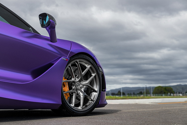 Фото дисков HRE R101 Lightweight Глянцевый темный лак на McLaren 720S