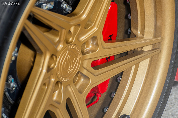 Фото дисков Strasse Wheels SV2T Deep Concave FS Сатиновое темное золото на Ferrari F430
