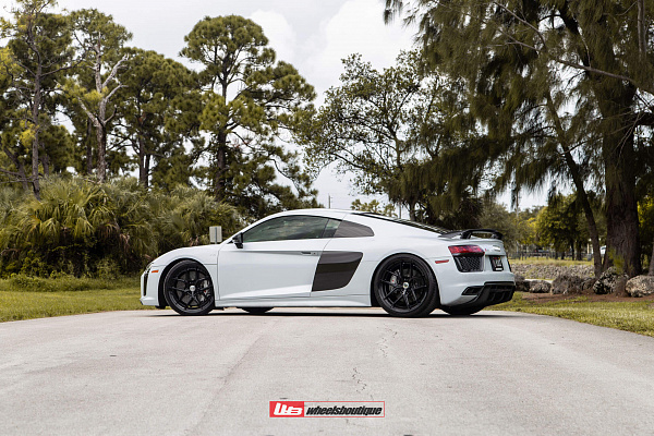 Фото дисков HRE S101SC Черный глянец на Audi R8 (4S)
