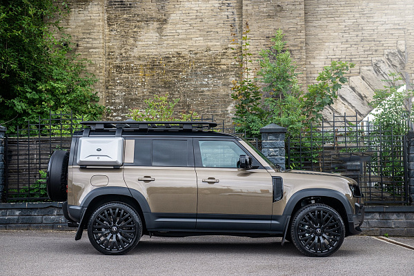 Фото дисков Kahn RS-2 Черный сатин на Land Rover Defender II