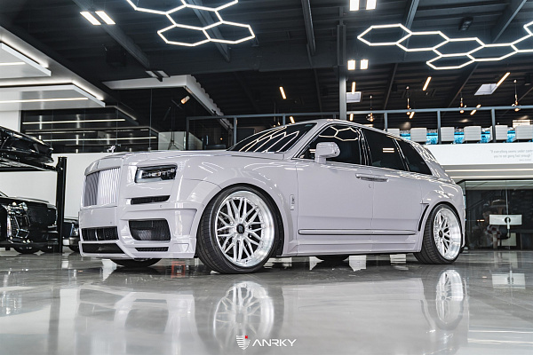 Фото дисков Anrky RS1 Глянцевый лак на Rolls-Royce Cullinan