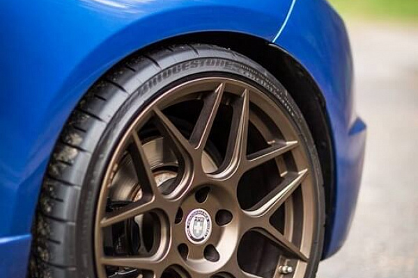 Фото дисков HRE FF01 Сатиновое темное золото на Volkswagen Scirocco III