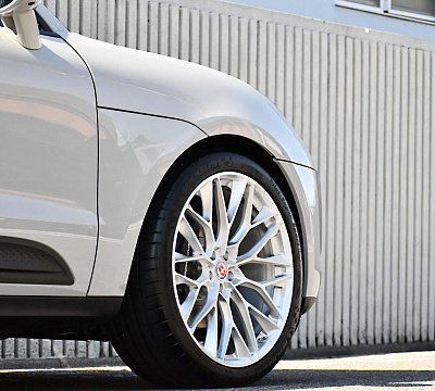 Фото дисков HRE P200 на Porsche Macan I