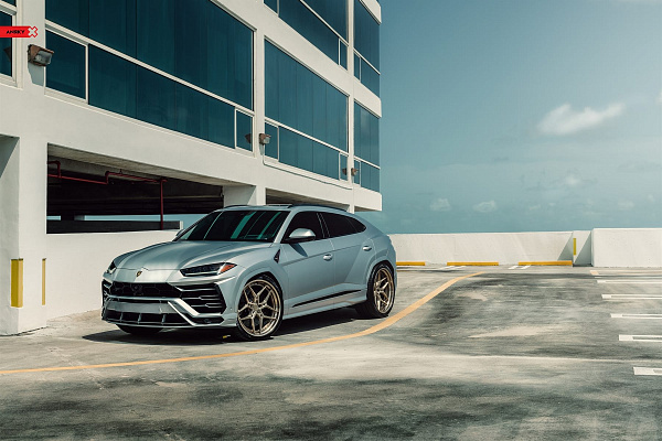 Фото дисков Anrky S3-X4 Глянцевая шампань на Lamborghini Urus