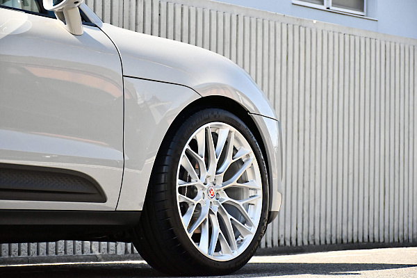 Фото дисков HRE P200 Глянцевый лак на Porsche Macan I