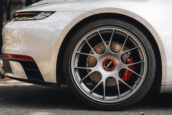 Фото дисков Rotiform TUF-R Сатиновый графит на Porsche 911 VIII