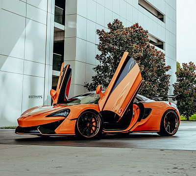 Фото дисков Strasse Wheels SV10T Deep Concave FS на McLaren 570S