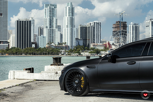 Фото дисков Vossen S17-13 Черный глянец на Mercedes-Benz AMG GT I