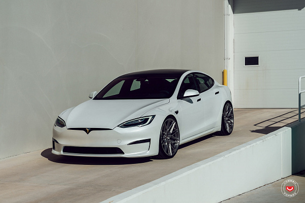 Фото дисков Vossen EVO-5R Глянцевый тонированный лак на Tesla Model S