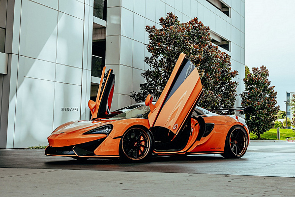 Фото дисков Strasse Wheels SV10T Deep Concave FS Черный сатин на McLaren 570S