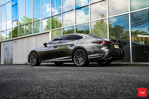 Фото дисков Vossen HF-2 Сатиновый графит на  Lexus LS V