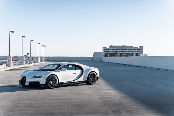 Фото дисков HRE P103 Глянцевый темный лак на Bugatti Chiron
