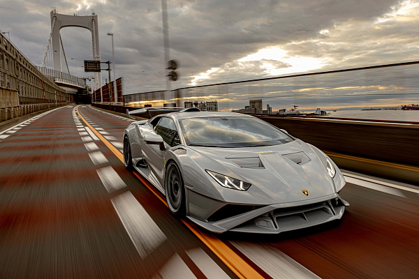 Фото дисков Brixton Forged PF14 R / RS Другой цвет на Lamborghini Huracan