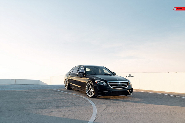 Mercedes-Benz S560