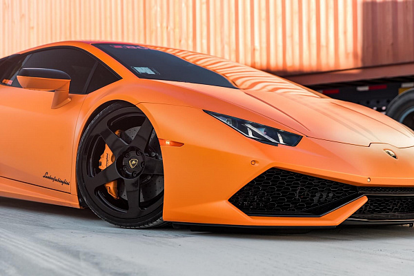 Фото дисков HRE 305M Черный глянец на Lamborghini Huracan