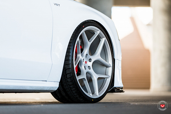 Фото дисков Vossen CG-205 Сатиновый лак на Audi A/S 8 (D4)