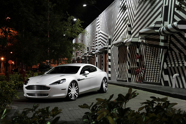Фото дисков Savini SV35 Белый глянец на Aston Martin Rapide 2