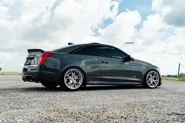 Фото дисков Strasse Wheels SM5R Deep Concave Duoblock Глянцевый темный лак на Cadillac ATS