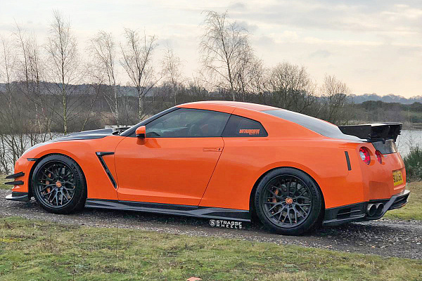 Фото дисков Strasse Wheels SV10M Deep Concave FS Другой цвет на Nissan GT-R