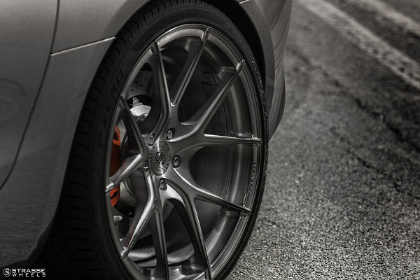 Фото дисков Strasse Wheels SM5R Deep Concave Monoblock Сатиновый темный лак на Mercedes-Benz AMG GT I