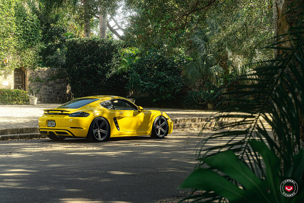 Фото дисков Vossen CG-210 Сатиновый графит на Porsche Cayman III