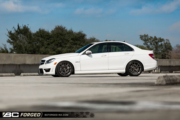 Фото дисков BC Forged RZ05 Глянцевый темный лак на Mercedes-Benz C-Class (W204)