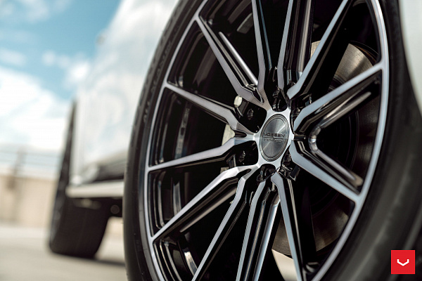 Фото дисков Vossen HF6-1 Глянцевый темный лак на Infiniti QX80 I