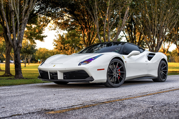 Фото дисков Savini BM15 Алмазная проточка на Ferrari 488