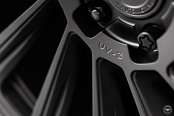 Фото дисков Vossen UV-3 Черный сатин на Range Rover Sport II