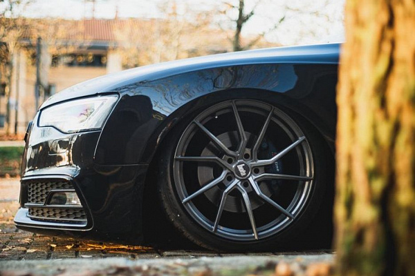 Фото дисков Bola B11 Глянцевый графит на Audi A/S/RS 5 (8T)
