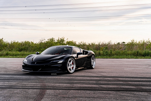 Фото дисков Strasse Wheels F5 Track Глянцевый лак на Ferrari SF90