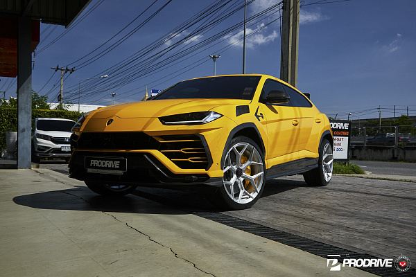 Фото дисков NOVITEC NL4 Глянцевый лак на Lamborghini Urus