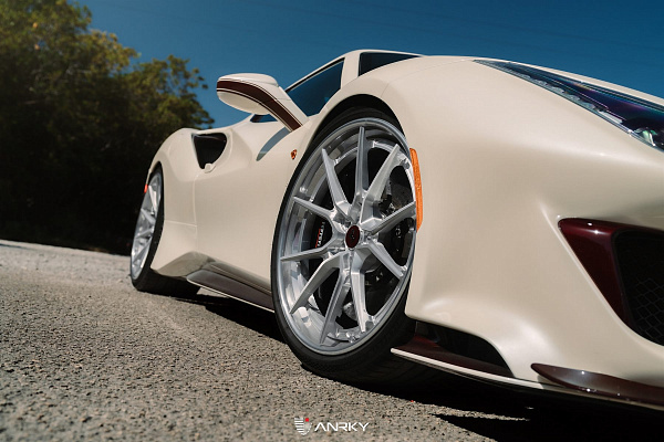 Фото дисков Anrky AN32 Глянцевый лак на Ferrari 488