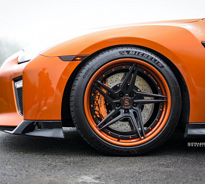 Фото дисков Strasse Wheels SV2T Deep Concave FS на Nissan GT-R