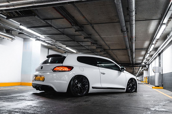 Фото дисков Bola FLF Черный глянец на Volkswagen Scirocco III