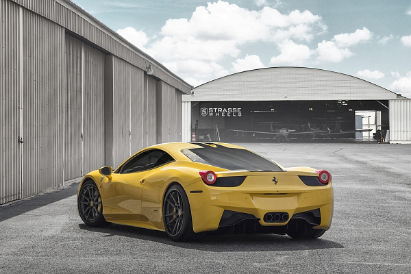 Фото дисков Strasse Wheels SV1 Deep Concave FS Черный сатин на Ferrari 458