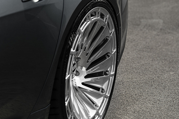 Фото дисков Radi8 R807 Полированный лак на Audi A/RS 6 (C8)