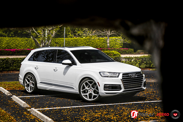 Фото дисков Vossen CG-205 Серебро на Audi Q7 (4M)