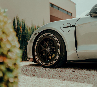 Фото дисков Brixton Forged PF7 Aerotech на Porsche Taycan I