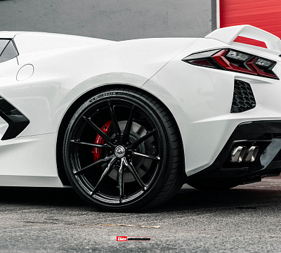 Фото дисков HRE P104SC на Chevrolet Corvette C8