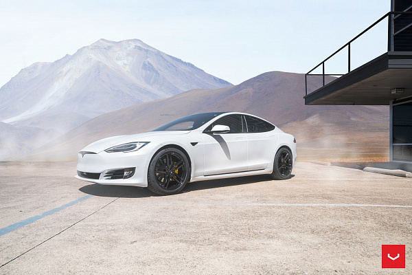 Фото дисков Vossen HF-1 Черный глянец на Tesla Model S